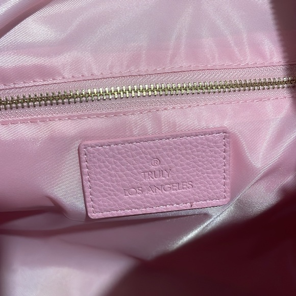 NWOT TRULY signature travel bag - Picture 5 of 8